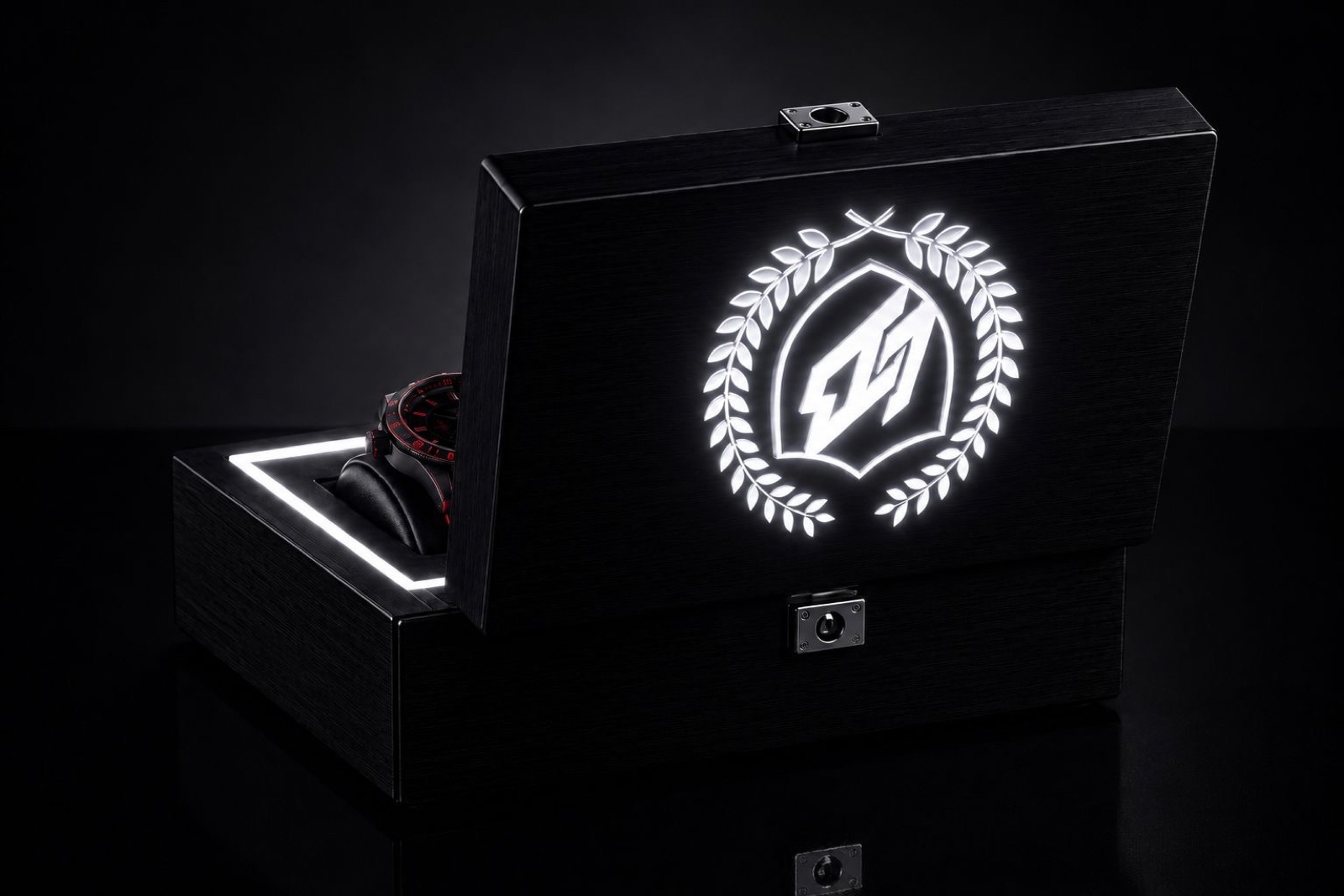 Bleand Wear's presentation box — illuminated crest lid